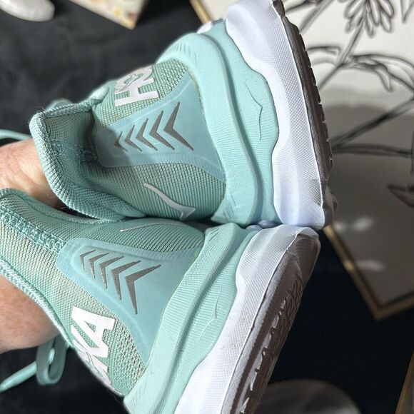 Hoka one one women’s Clifton edge running active shoes 9.5 responsive shoe - Picture 4 of 7